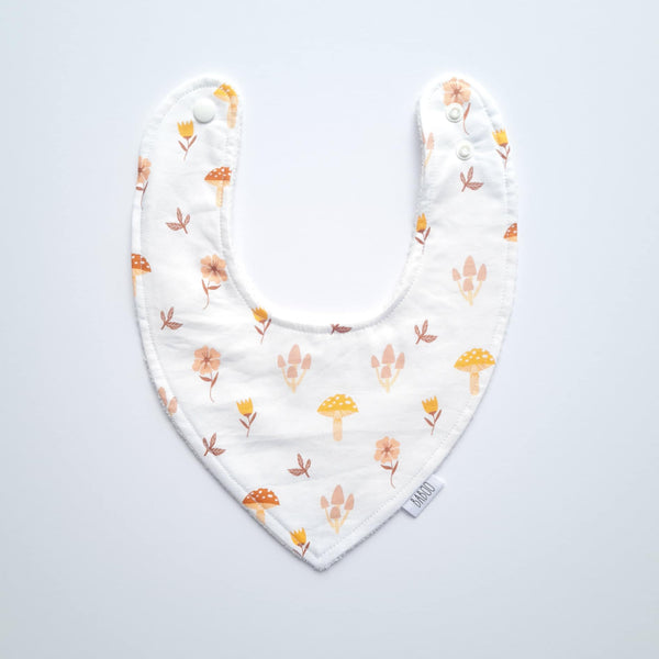 August dribble bib