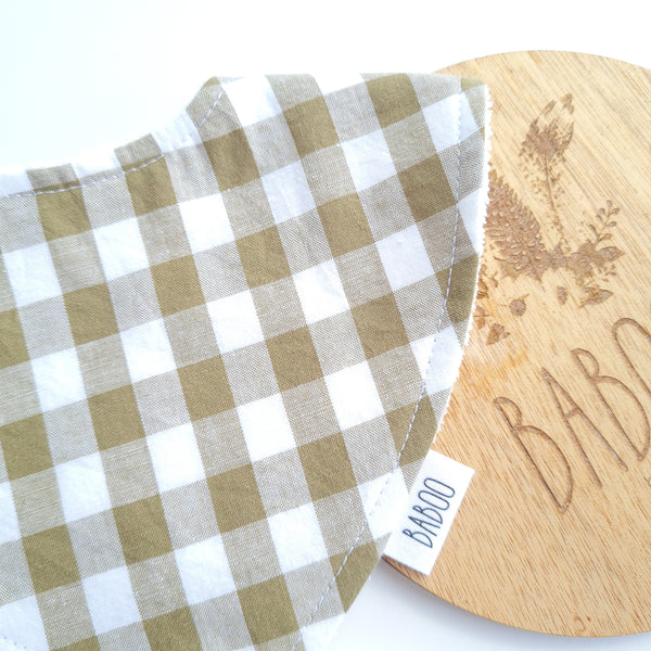 Olive dribble bib