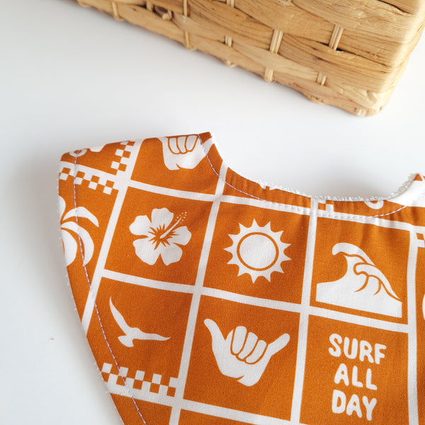 Raglan dribble bib
