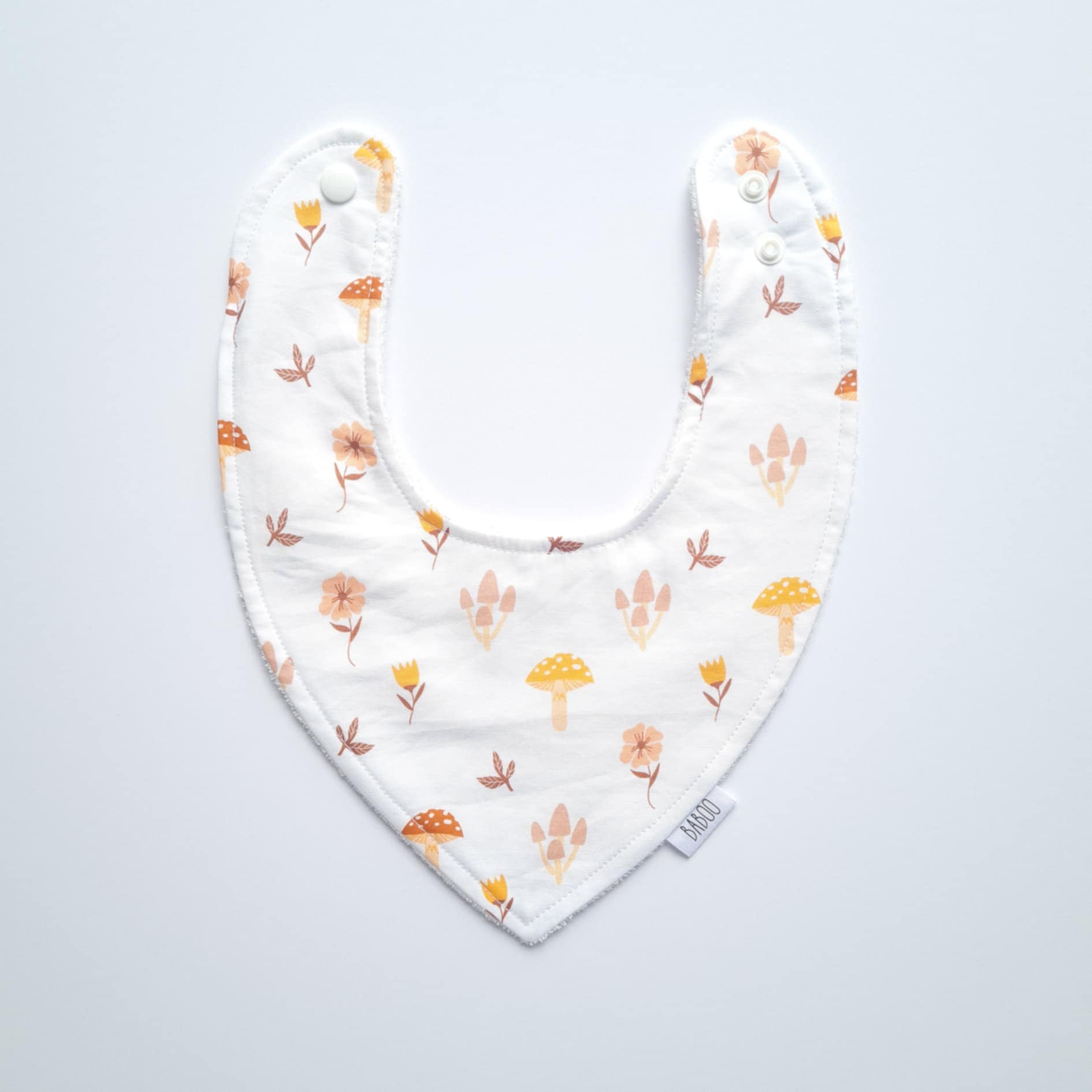 August dribble bib