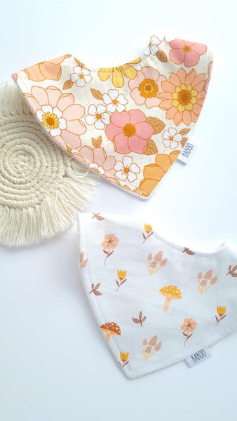 August dribble bib